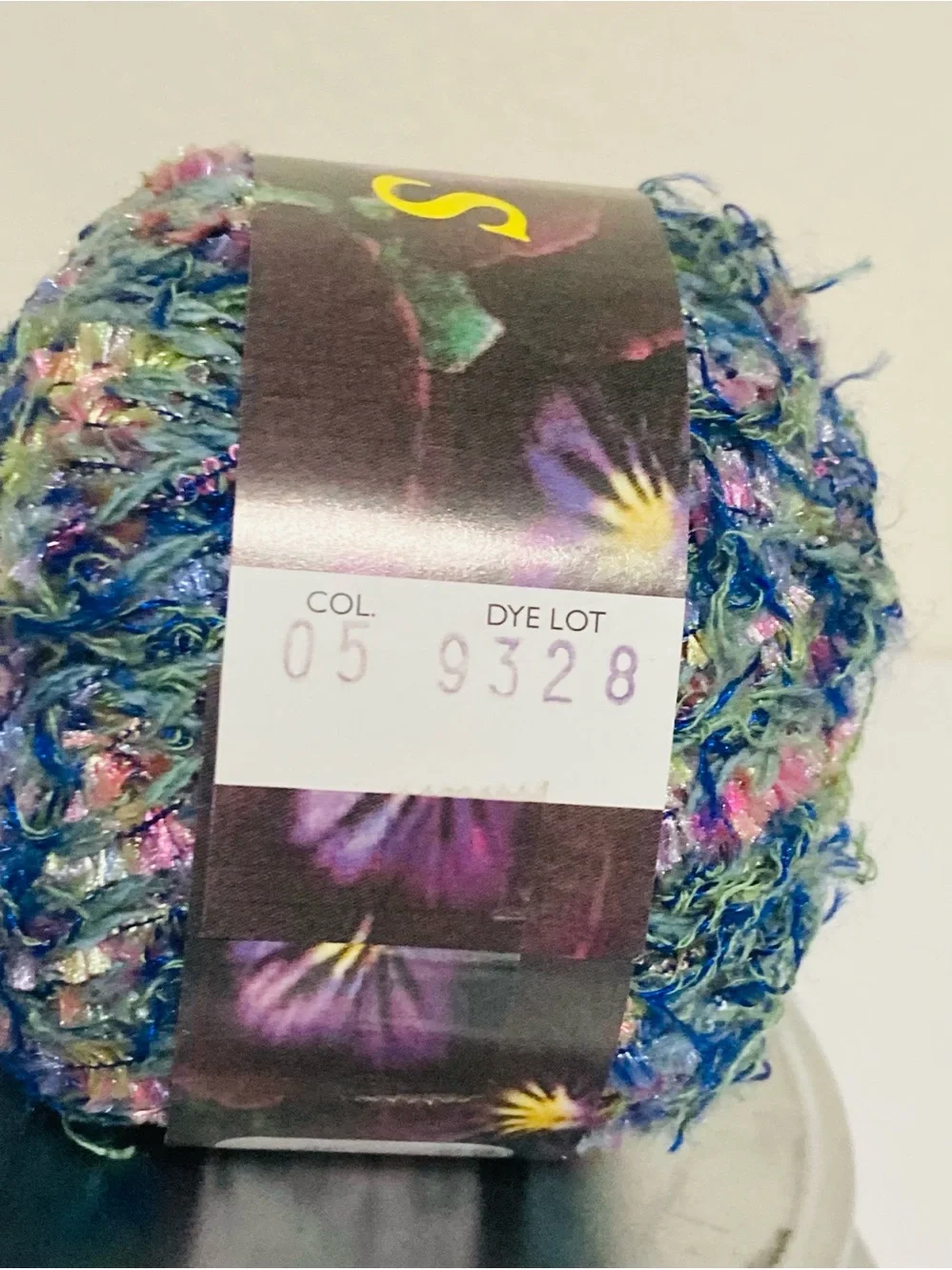 NWT Pansies (50g) 33% Acrylic 31% Nylon 20% Polyester 12% Cotton 4% Silk -Italy